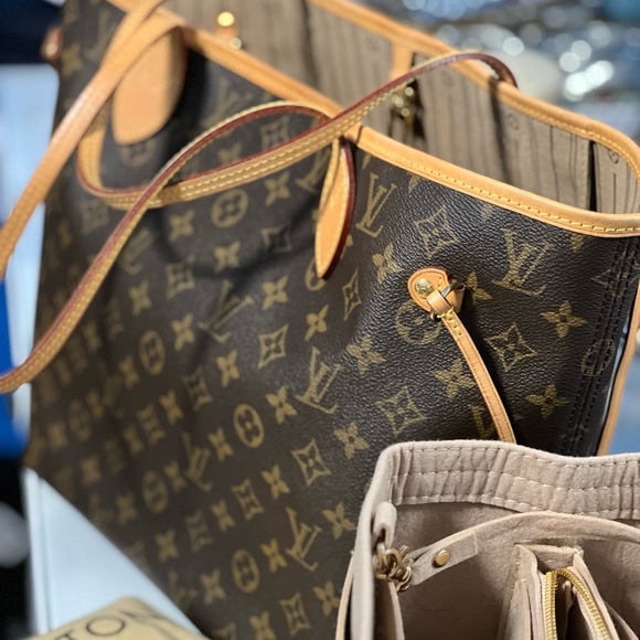 1️⃣4️⃣8️⃣0️⃣Authentic LV Neverfull MM - Picture 3 of 14